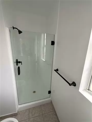 Ventanas y shower door image 3