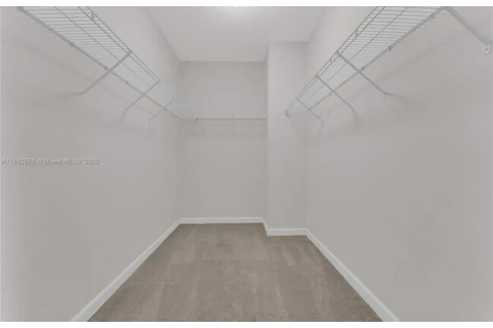 $3100 : 17461 SW 153rd Ct, Miami, FL image 8