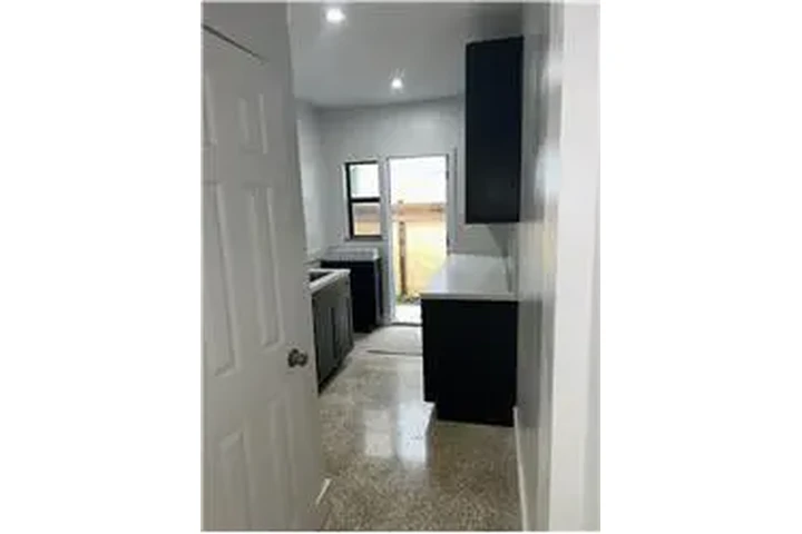 $1350 : Rental property with 1 bedro image 9