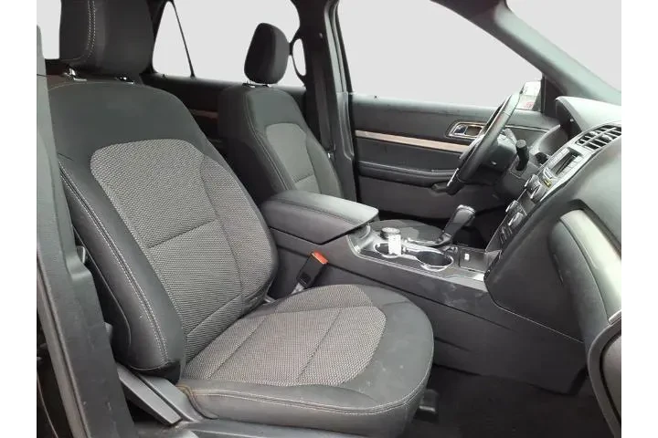 $17861 : Ford Explorer 2018 AWD XLT 4 image 9