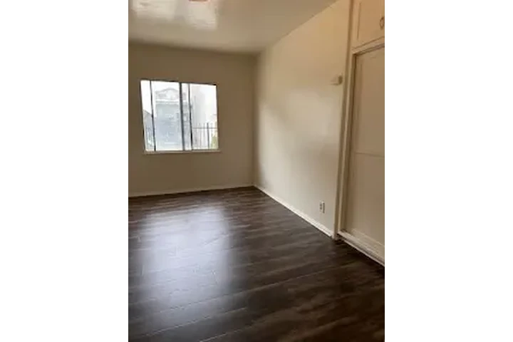 $1,950/MES LOS ANGELES image 5