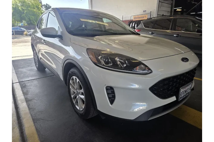 $16950 : Ford Escape 2020 SE 4dr SUV image 4