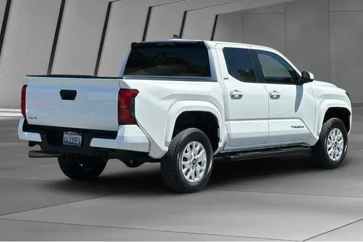 $38700 : Toyota Tacoma 2025 4x4 SR5 4 image 4
