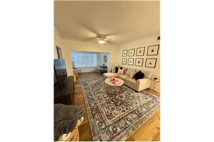 $2000 : Rental property with 2 bedro image 9