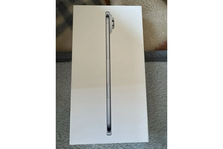 $600 : Apple iPhone 17 Air 256GB 12GB image 4