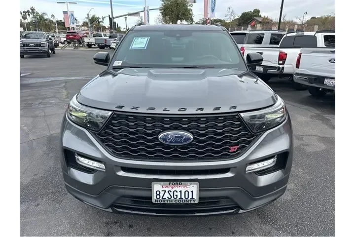 $28900 : Ford Explorer 2022 AWD ST 4d image 2