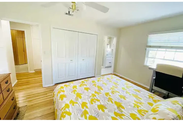 $1400 : Experience the charming home image 7