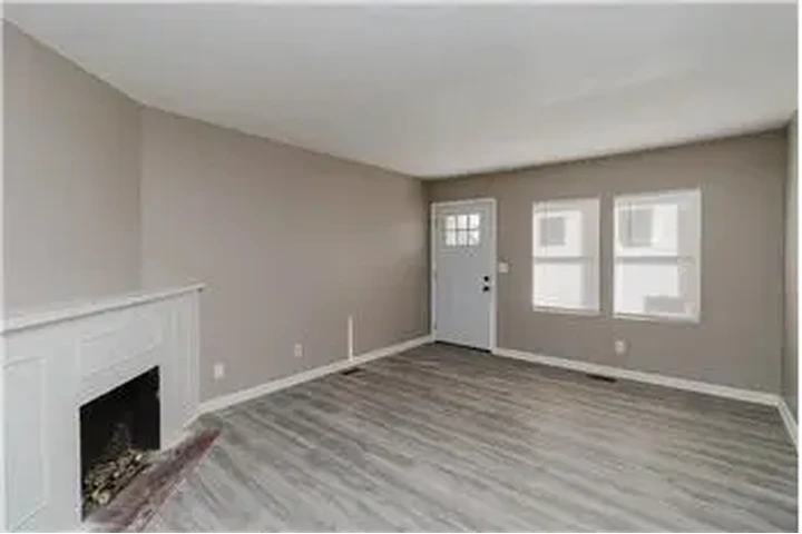 $800 : Rental property with 2 bedro image 3
