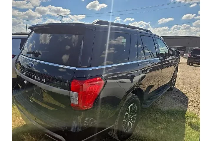 $39980 : Ford Expedition 2024 4x4 XLT image 3