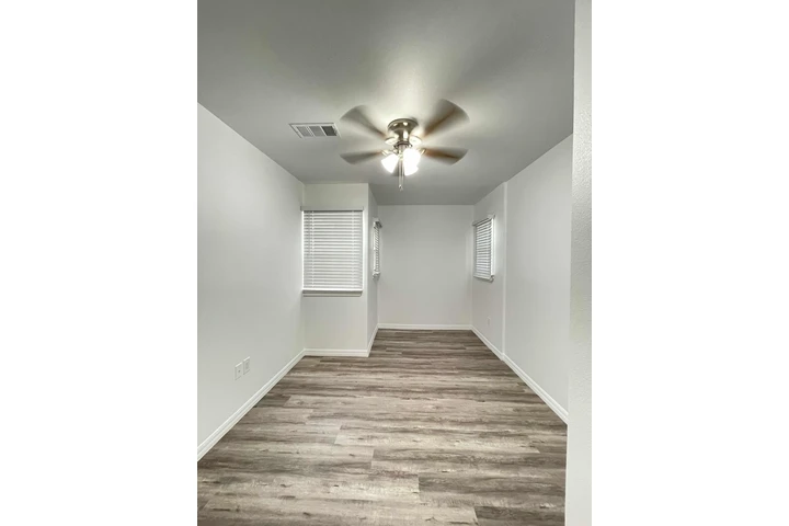 $1850 : Apt 2 Recamars - Remodeldo image 4