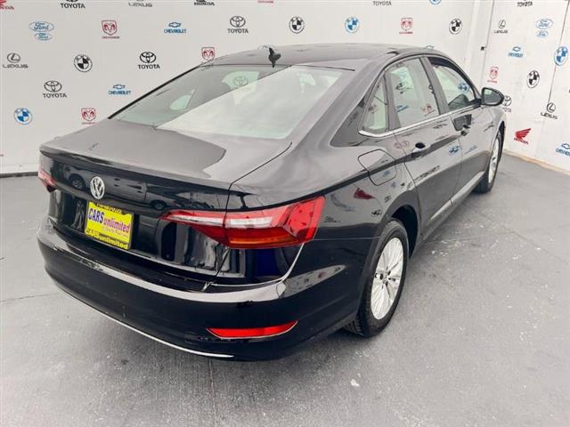 $14995 : Used 2019 Jetta R-Line Auto w image 3