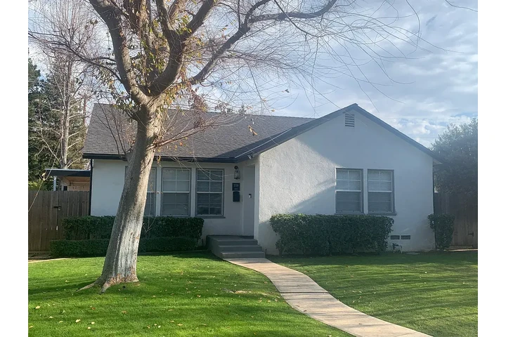 $1200 : Available 3 & 2 BEDROOM image 1