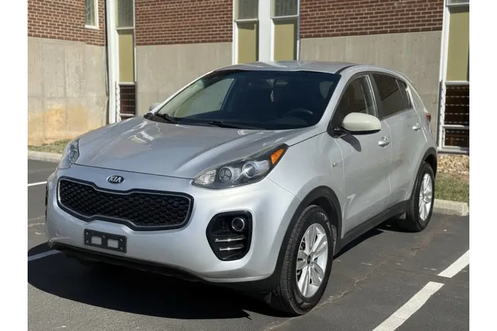 $7999 : 2018 Sportage LX image 3