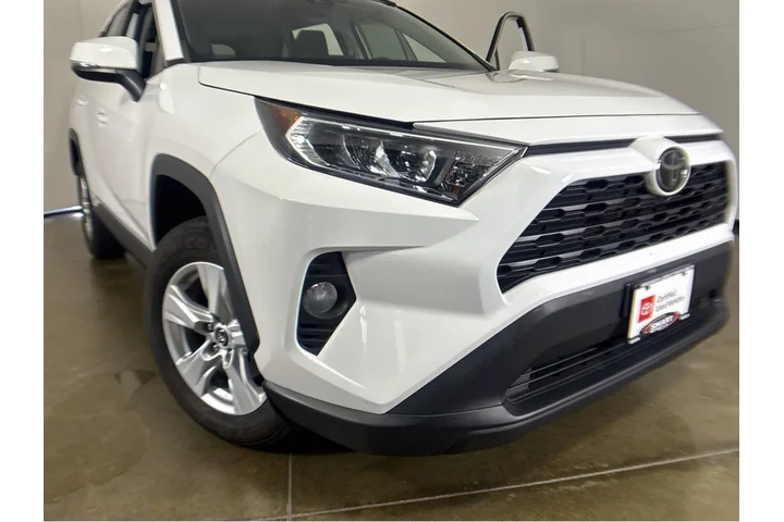 $25977 : Gold Certified2021 RAV4 XLE image 7
