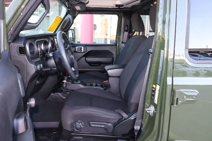 $31488 : 2022 Wrangler Unlimited Willy image 7