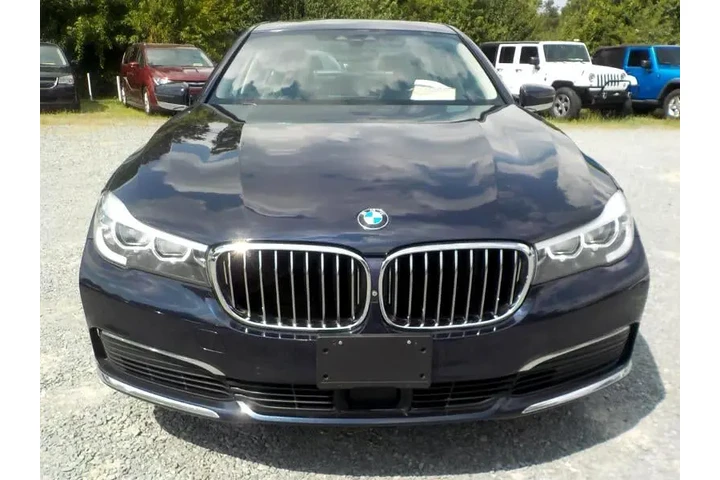 $21956 : 2019 7-Series 740i xDrive image 8