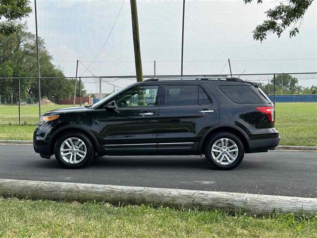 2013 Explorer XLT image 5