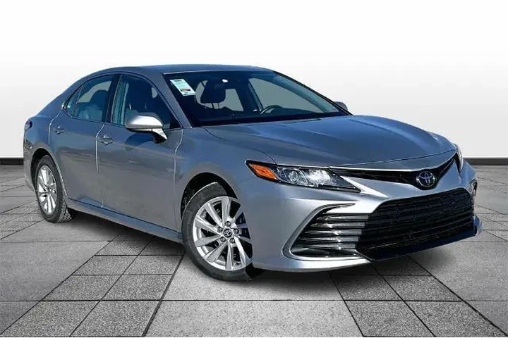 $24378 : Toyota Camry 2024 LE 4dr Sed image 2
