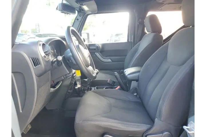 $13590 : Jeep Wrangler 2015 4x4 Sport image 9