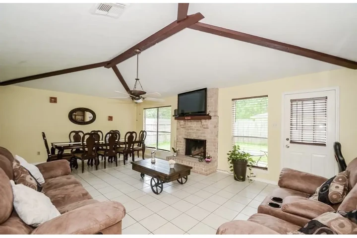 $1700 : Rent image 1