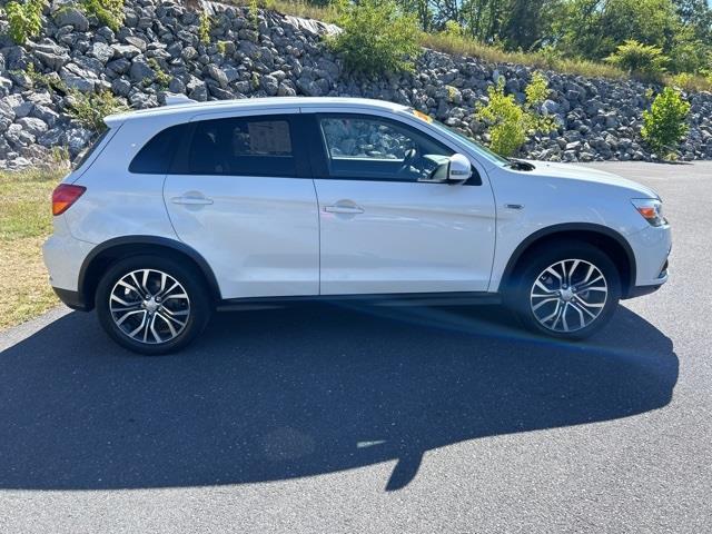 $18998 : PRE-OWNED 2019 MITSUBISHI OUT image 8