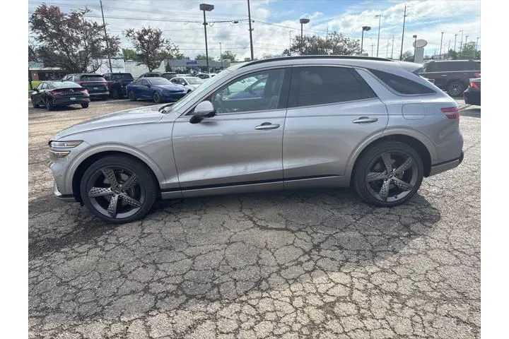 $37242 : Genesis GV70 2023 AWD 2.5T S image 2