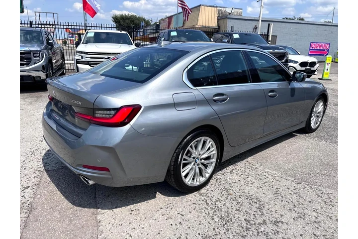 2024 BMW 3 Series 330i Sedan image 6