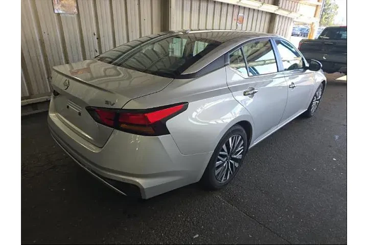 $21995 : Nissan Altima 2024 2.5 SV 4d image 3