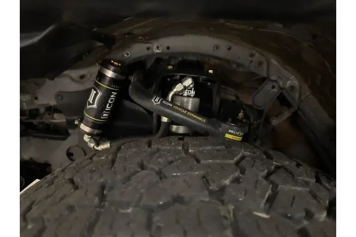 $13901 : Toyota Tacoma 2009 4x4 V6 4d image 8