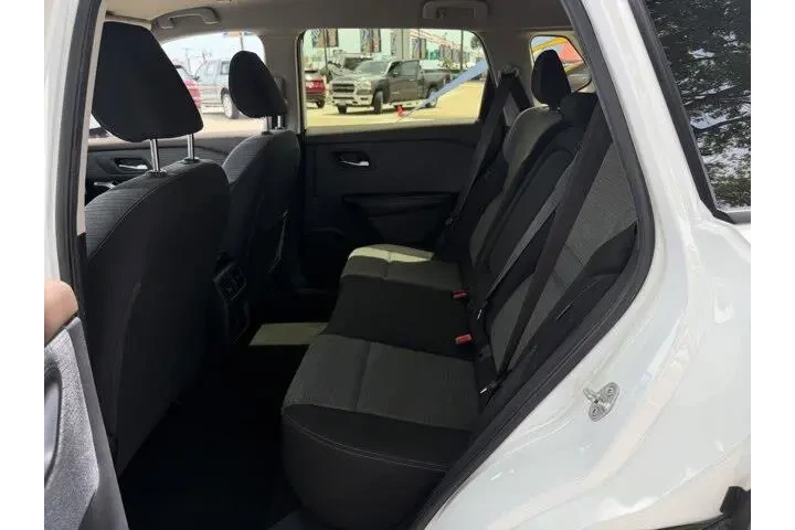 $23764 : Nissan Rogue 2023 SV 4dr Cro image 9
