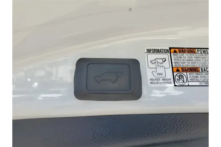 $18490 : Toyota RAV4 2017 Limited 4dr image 9