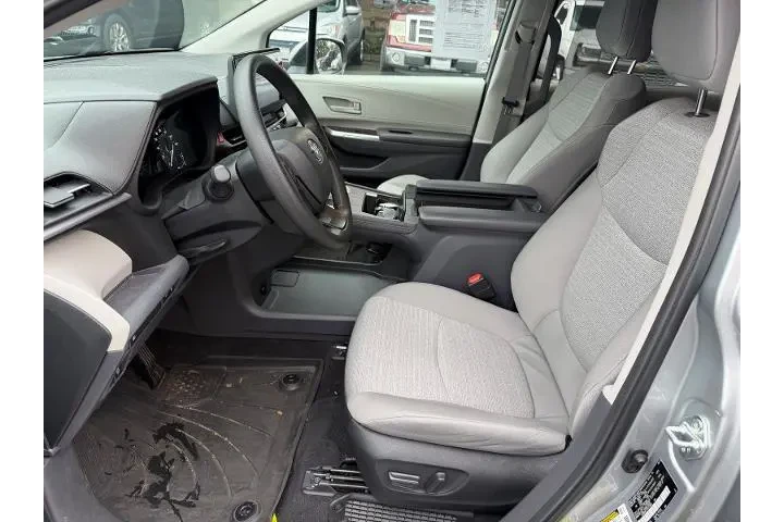$37500 : Toyota Sienna 2023 LE 8-Pass image 10