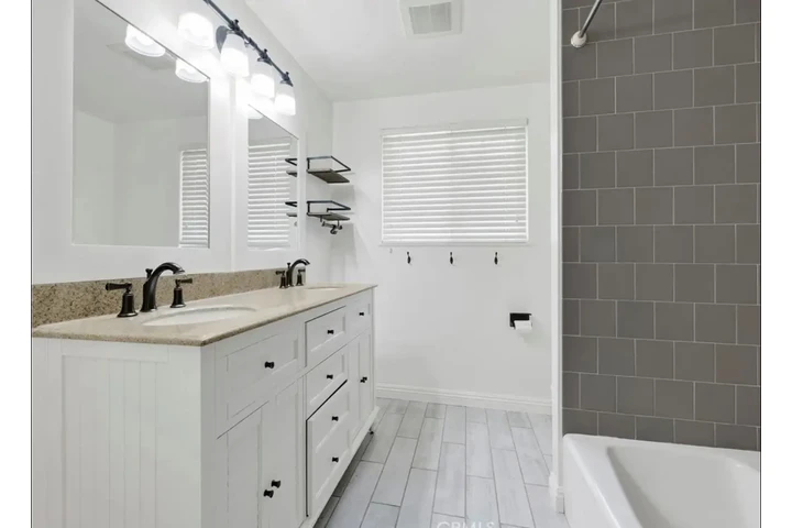 $1300 : 3 casa de una sola planta con image 5