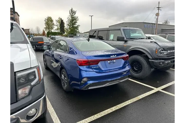 $18922 : Kia Forte 2023 LXS 4dr Sedan image 7