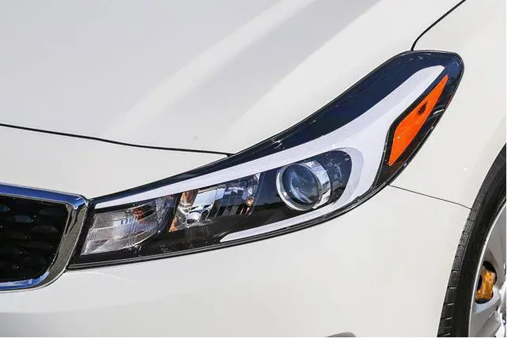 $9991 : Kia Forte 2018 LX 4dr Sedan image 8