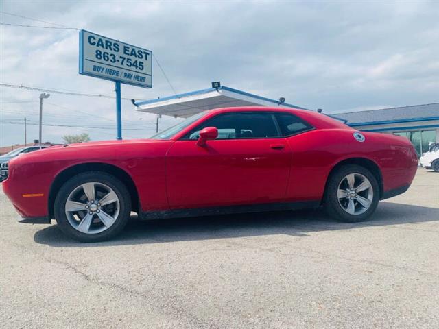 2016 Challenger SXT image 1