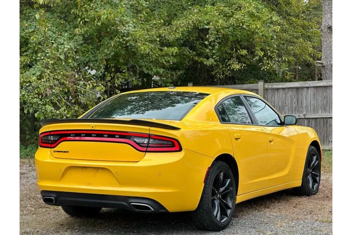 $15550 : 2018 Charger SXT image 8