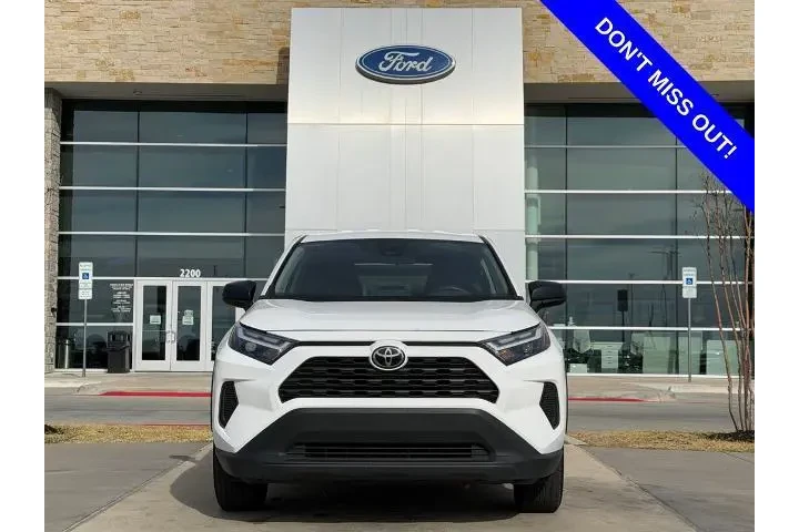 $23495 : Toyota RAV4 2024 LE 4dr SUV image 2