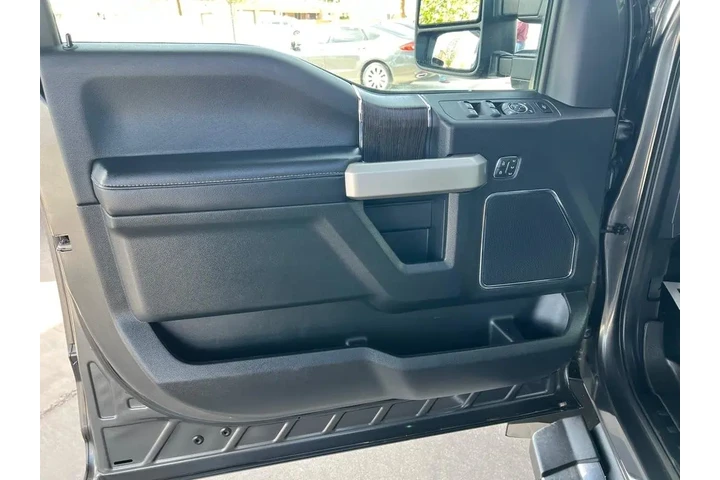 2020 F-350 SD Lariat Crew Cab image 10