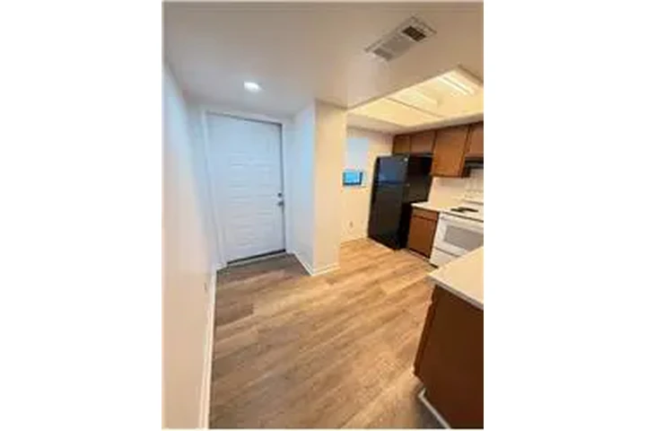 $1300 : Rental property with 2 bedro image 5