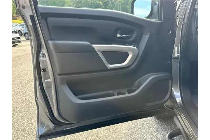 $29998 : Nissan Titan 2022 4x2 SV 4dr image 10