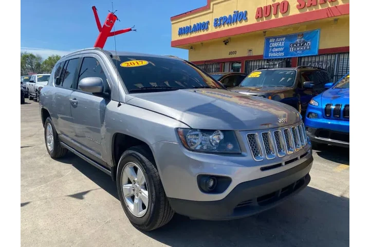 2017 Compass Latitude image 3