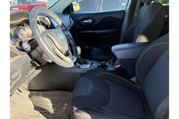 Jeep Cherokee 2016 4x4 Latit image 6