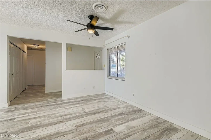 $1500 : Esta casa de una sola planta image 5