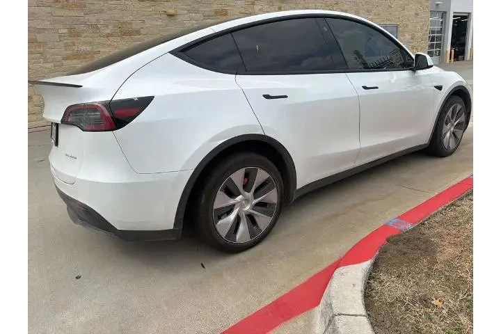 $27999 : Tesla Model Y 2023 AWD 4dr C image 5