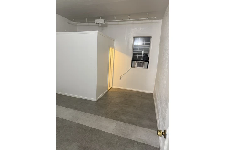 $1000 : Renta cuarto image 2