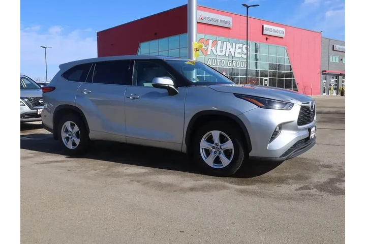 $26977 : Toyota Highlander 2022 AWD L image 2