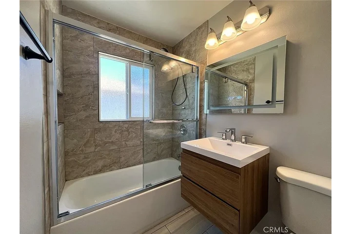 $900 : 2 BR/1 Ba charming cottage dup image 9