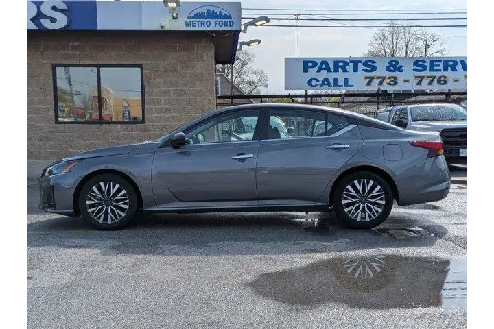 $17999 : Nissan Altima 2024 2.5 SV 4d image 7