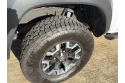 $38669 : Toyota Tacoma 2021 4x4 TRD P thumbnail